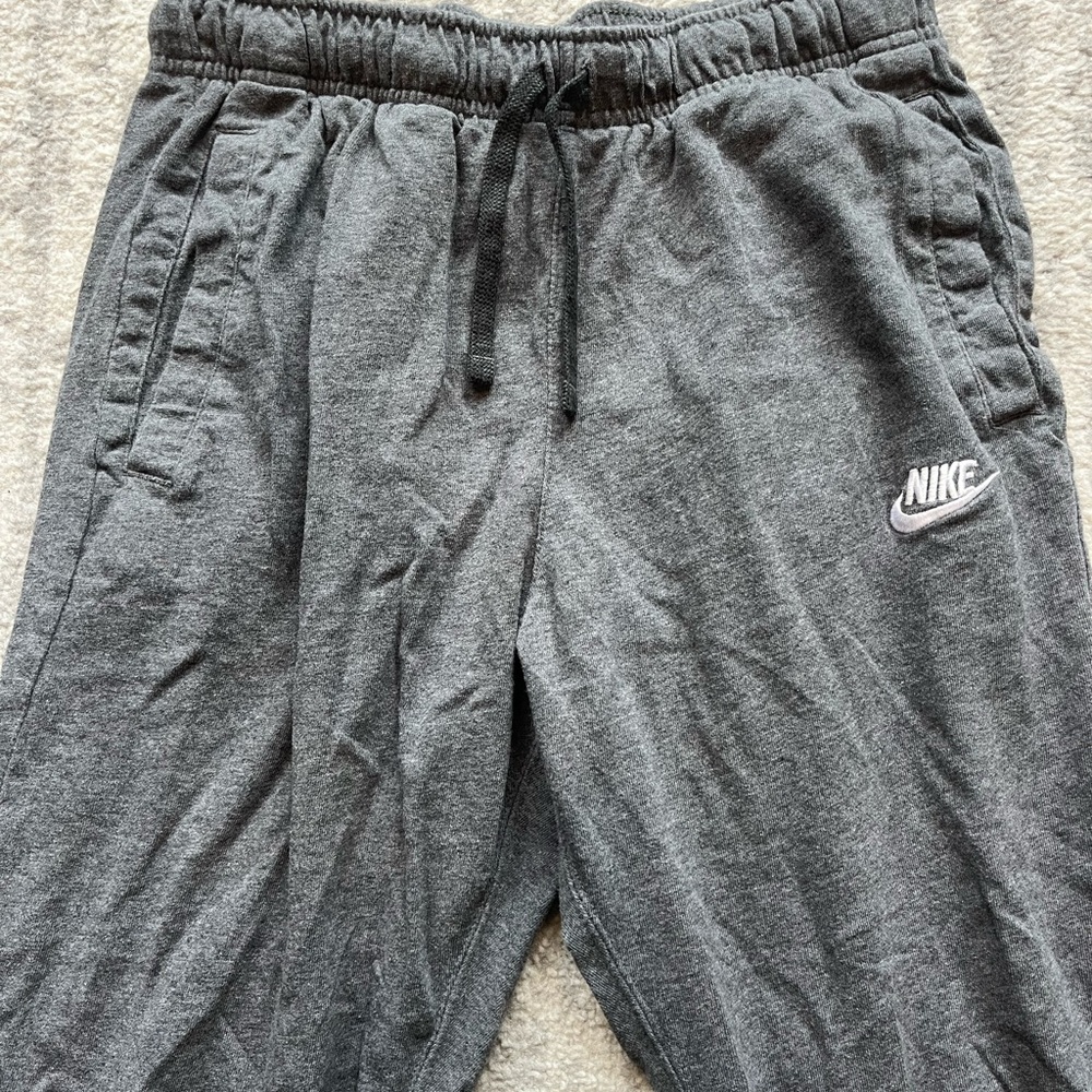Nike Men’s Charcoal Gray Sweatpants